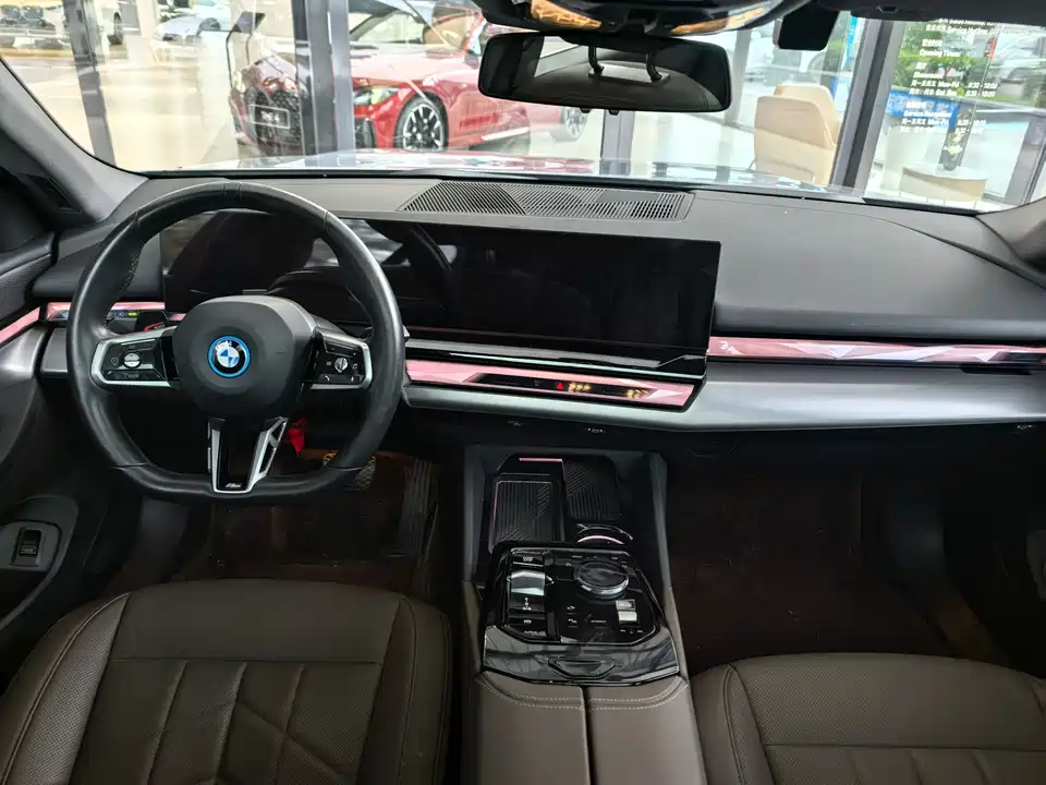 BMW i5