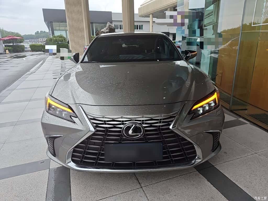 Lexus ES, 2025 3