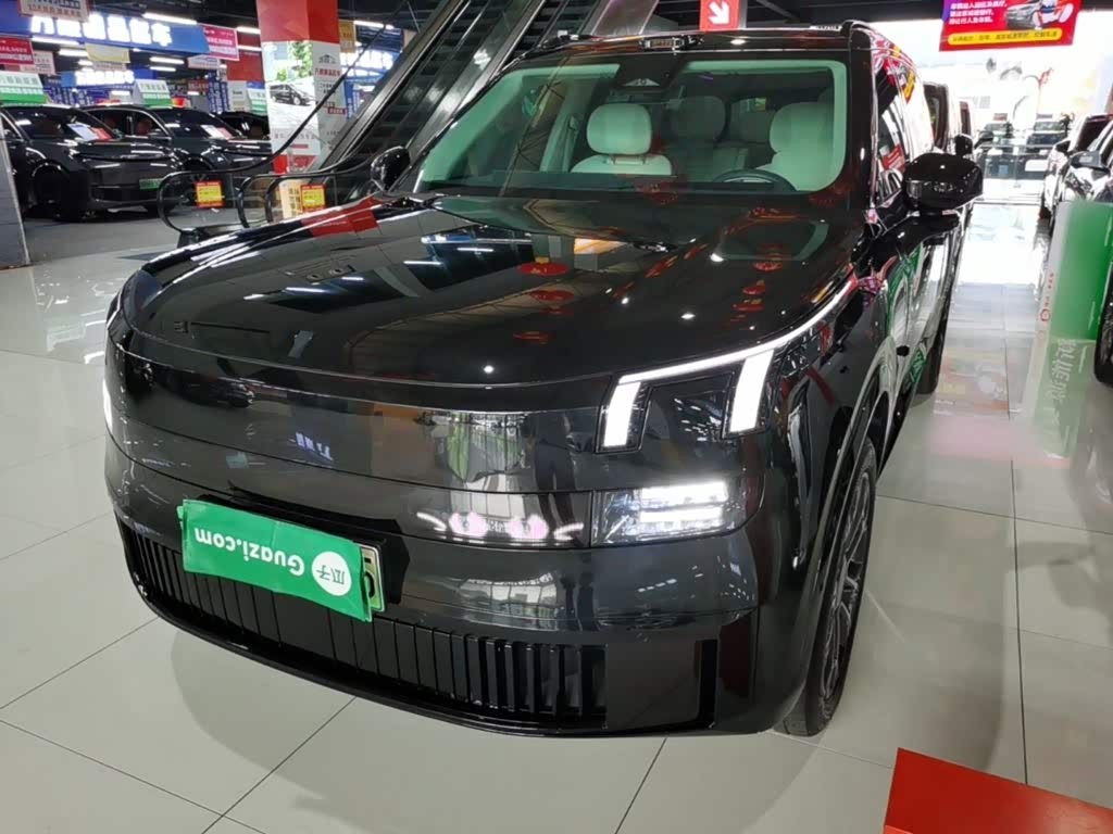 Lynk & Co 900