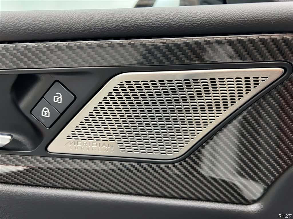 Land Rover XEL, 2025 12