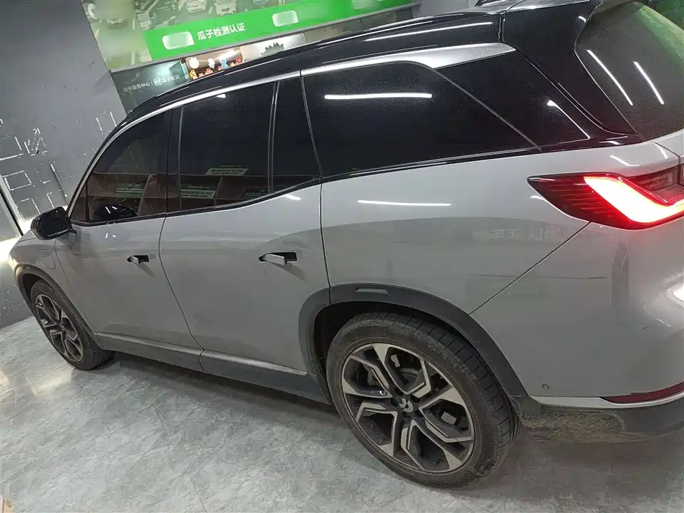 NIO ES8