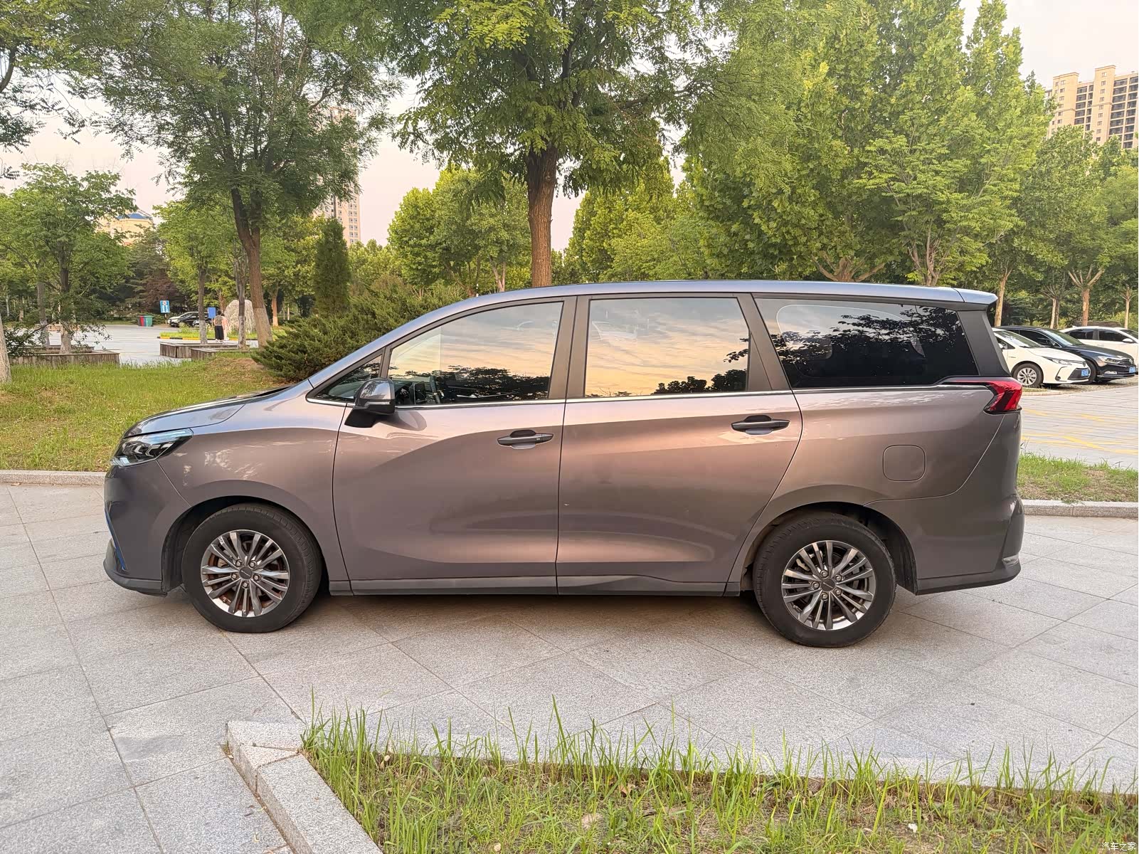 Maxus EUNIQ, 2021 3
