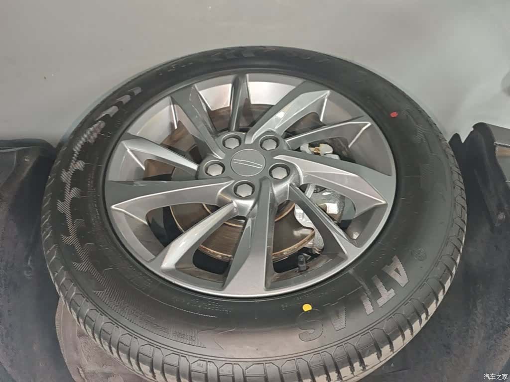 Geely Coolray, 2025 23