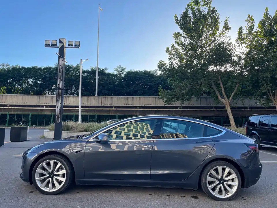 Tesla Model 3 Tesla Model 3