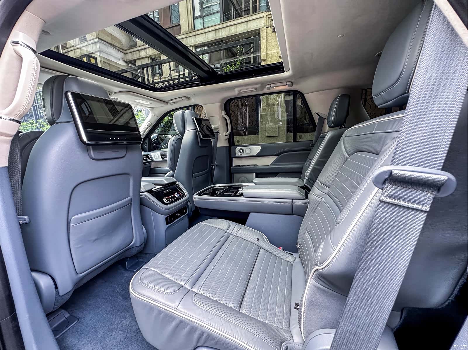Lincoln Navigator, 2020 7
