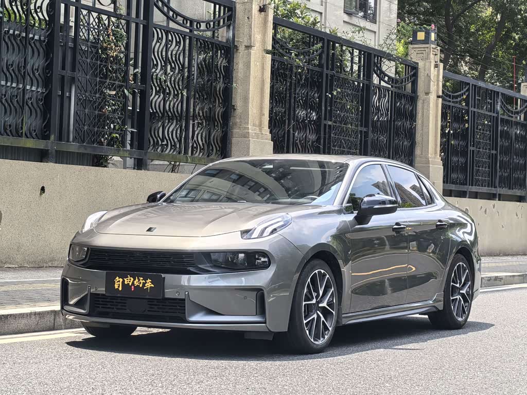 Lynk & Co 03