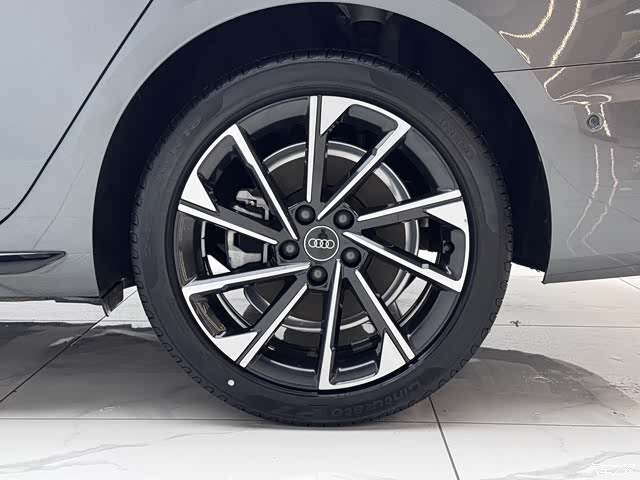Audi A4L, 2022 все фото