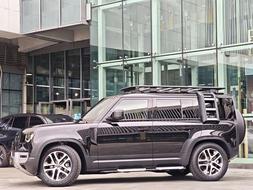 Land Rover guard