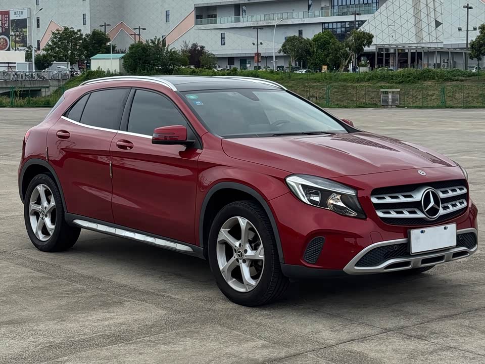 Mercedes-Benz GLA Mercedes-Benz GLA