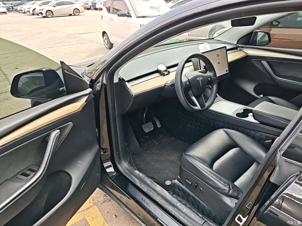 Tesla Model Y, 2023 16