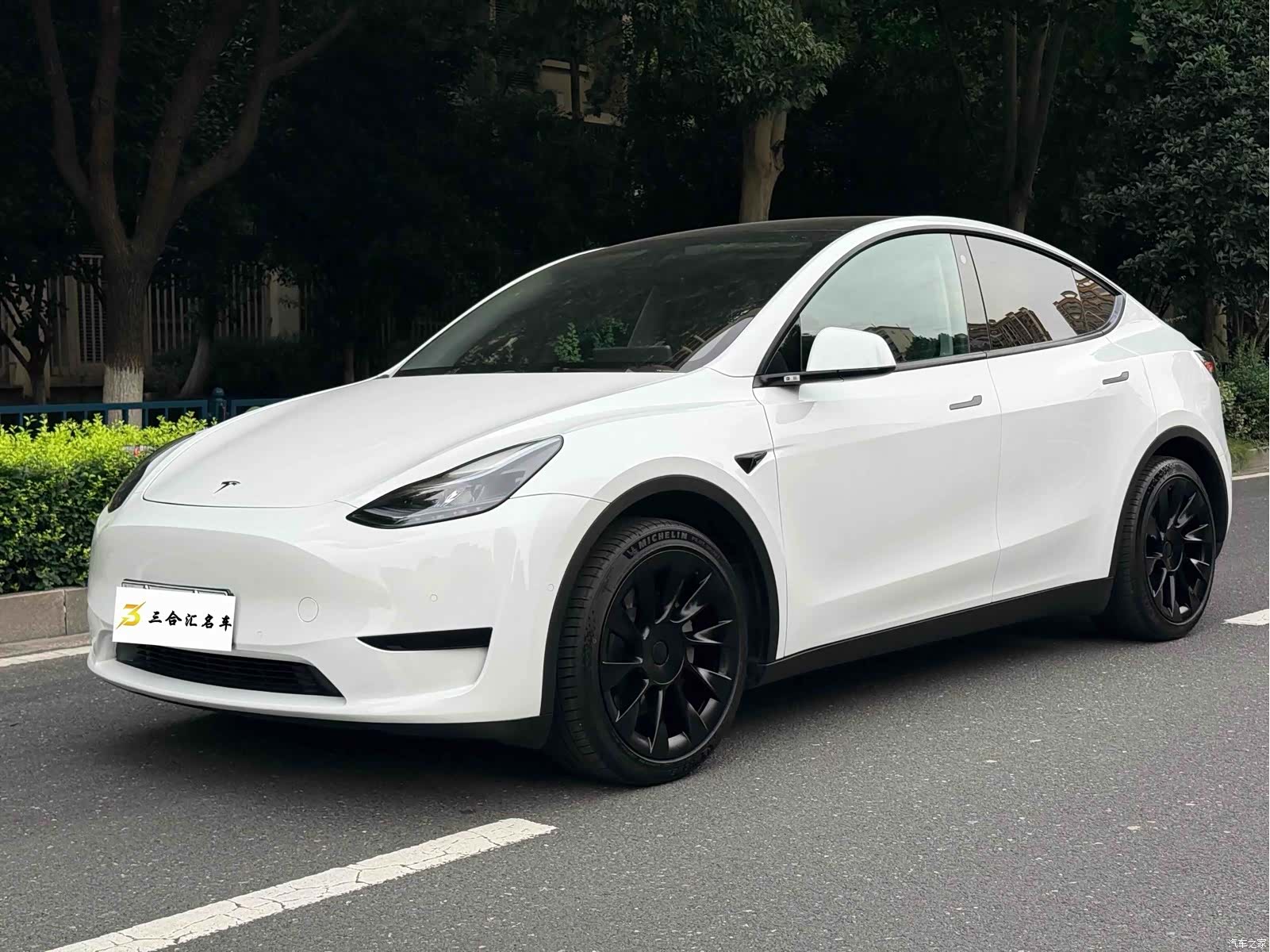 Tesla Model Y, 2023 1