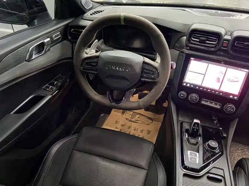 Lynk & Co 03