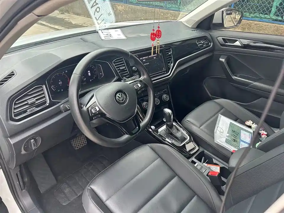 Volkswagen T-ROC exploring Songs