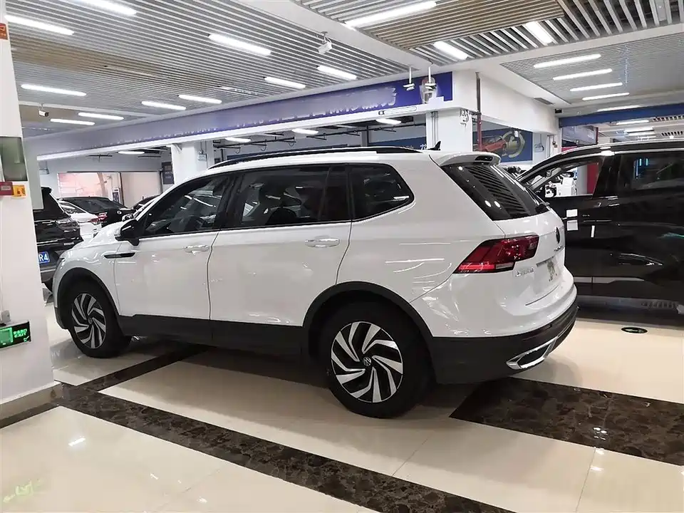 Volkswagen Tiguan L