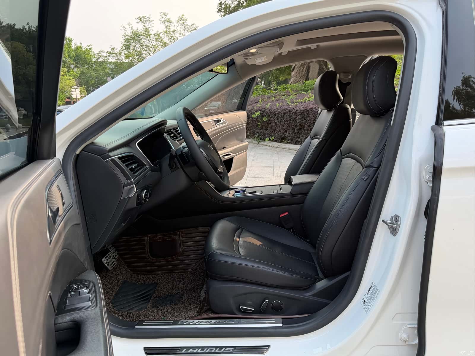 Ford Taurus, 2017 все фото