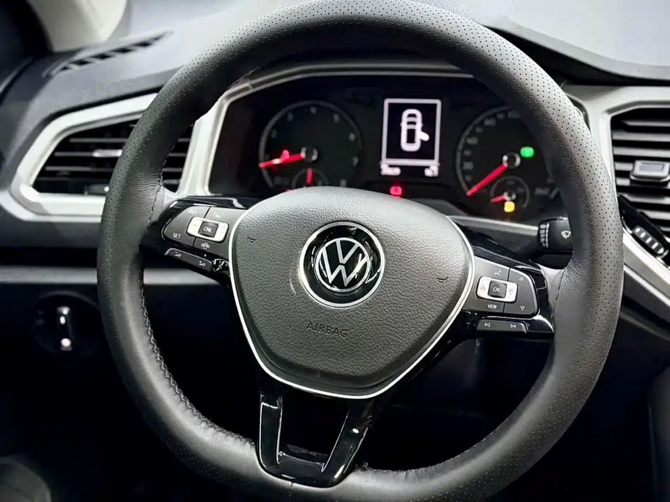 Volkswagen T-ROC exploring Songs