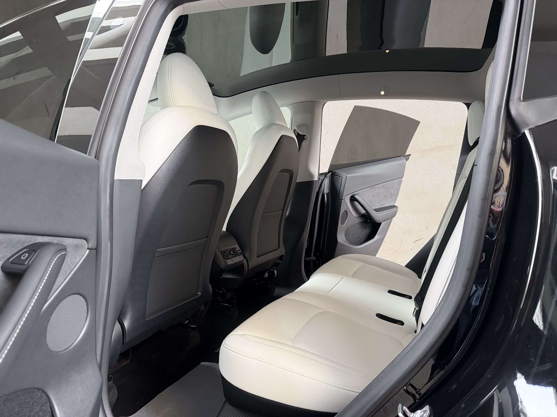 Tesla Model Y, 2023 14