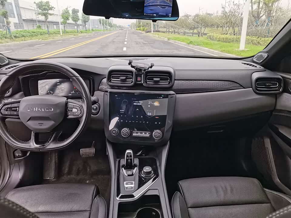 Lynk & Co 03