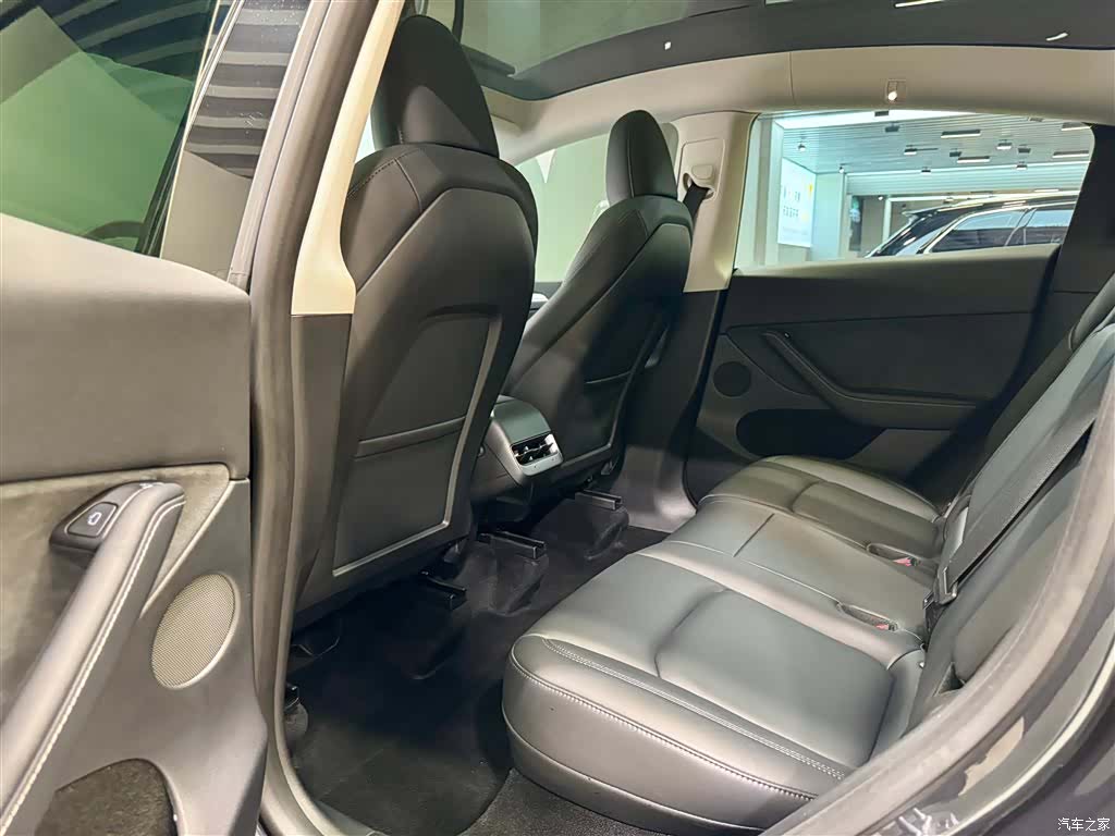 Tesla Model Y, 2025 18