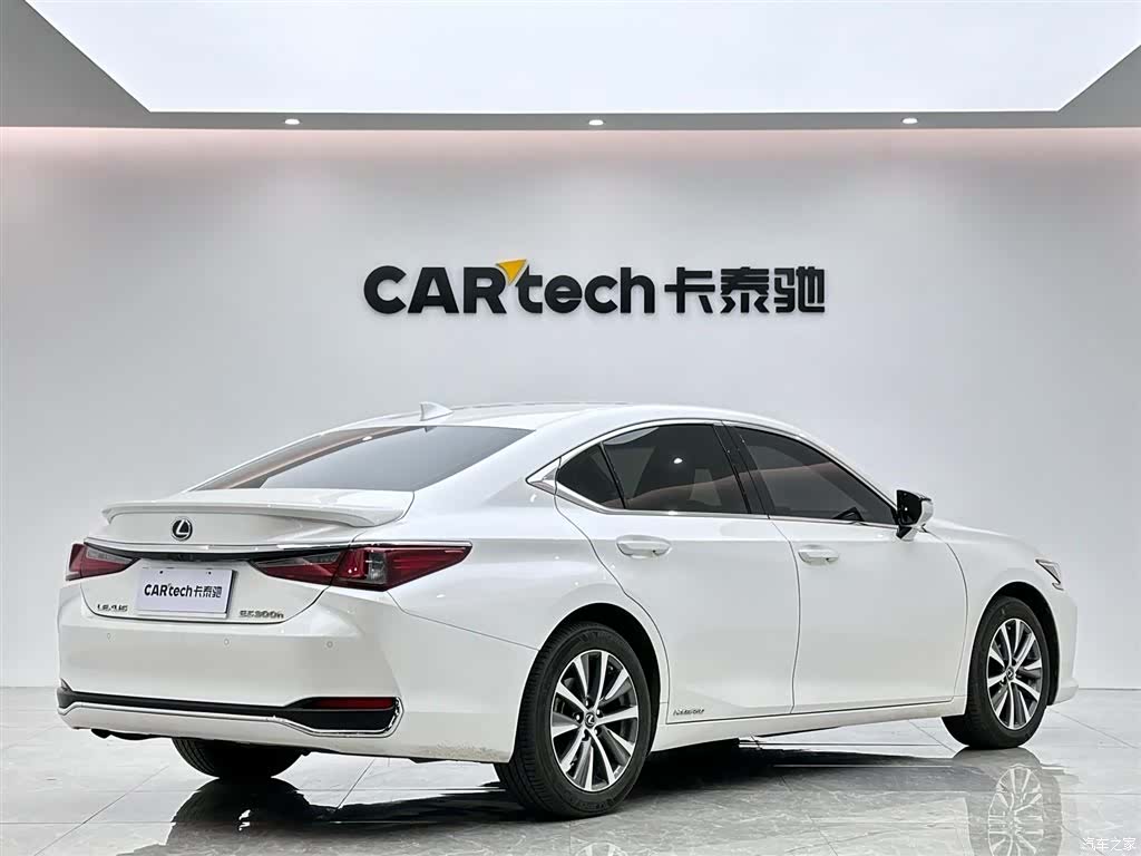 Lexus ES, 2021 все фото