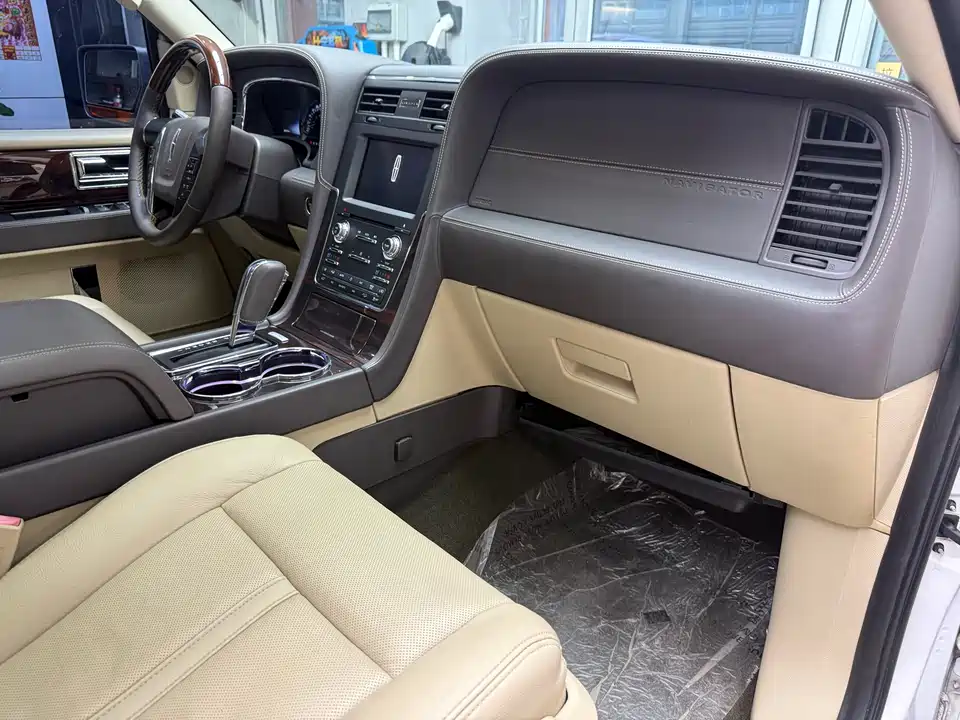 Lincoln Navigator