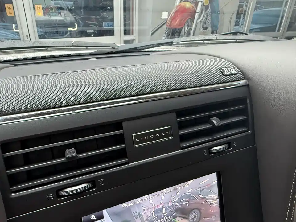 Lincoln Navigator