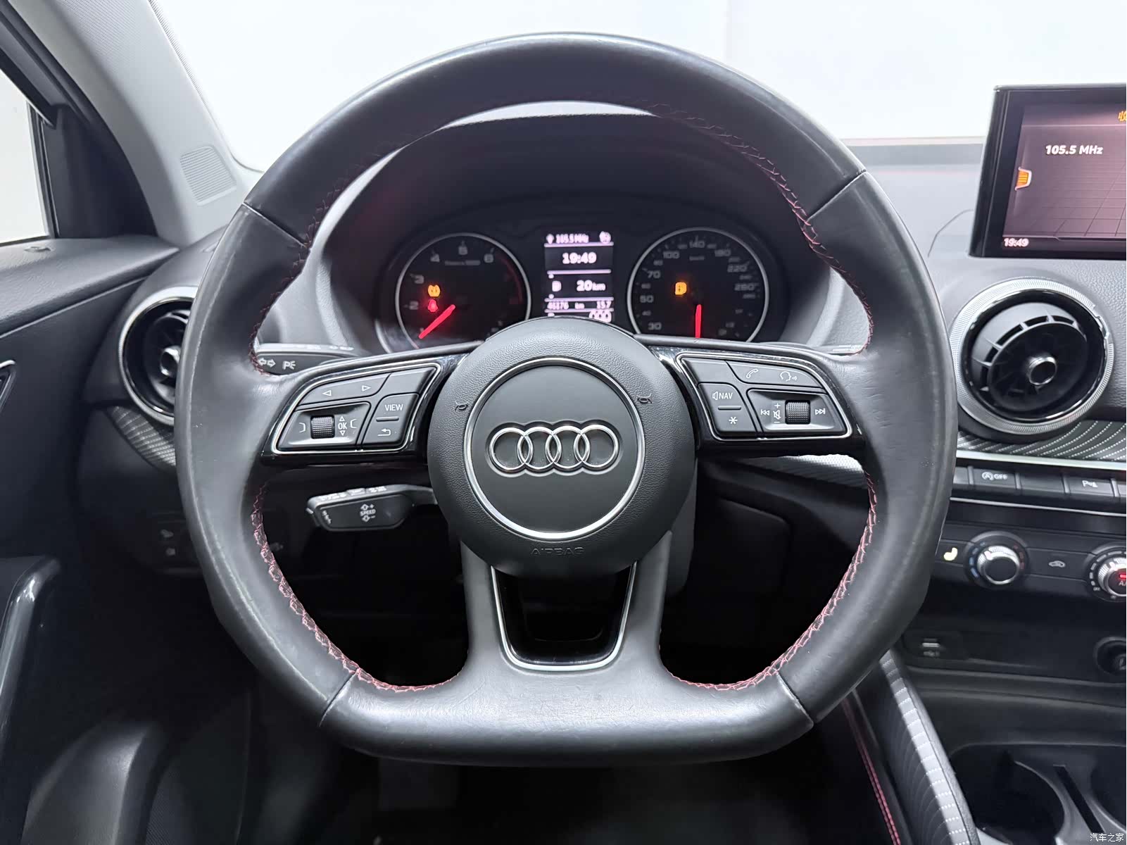 Audi Q2L, 2023 14