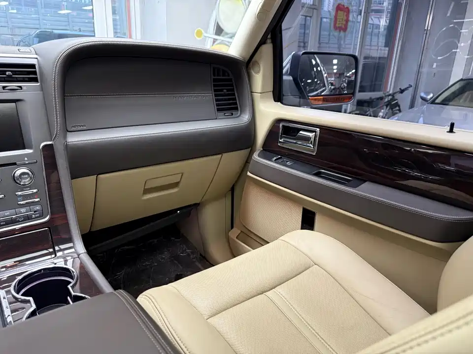 Lincoln Navigator