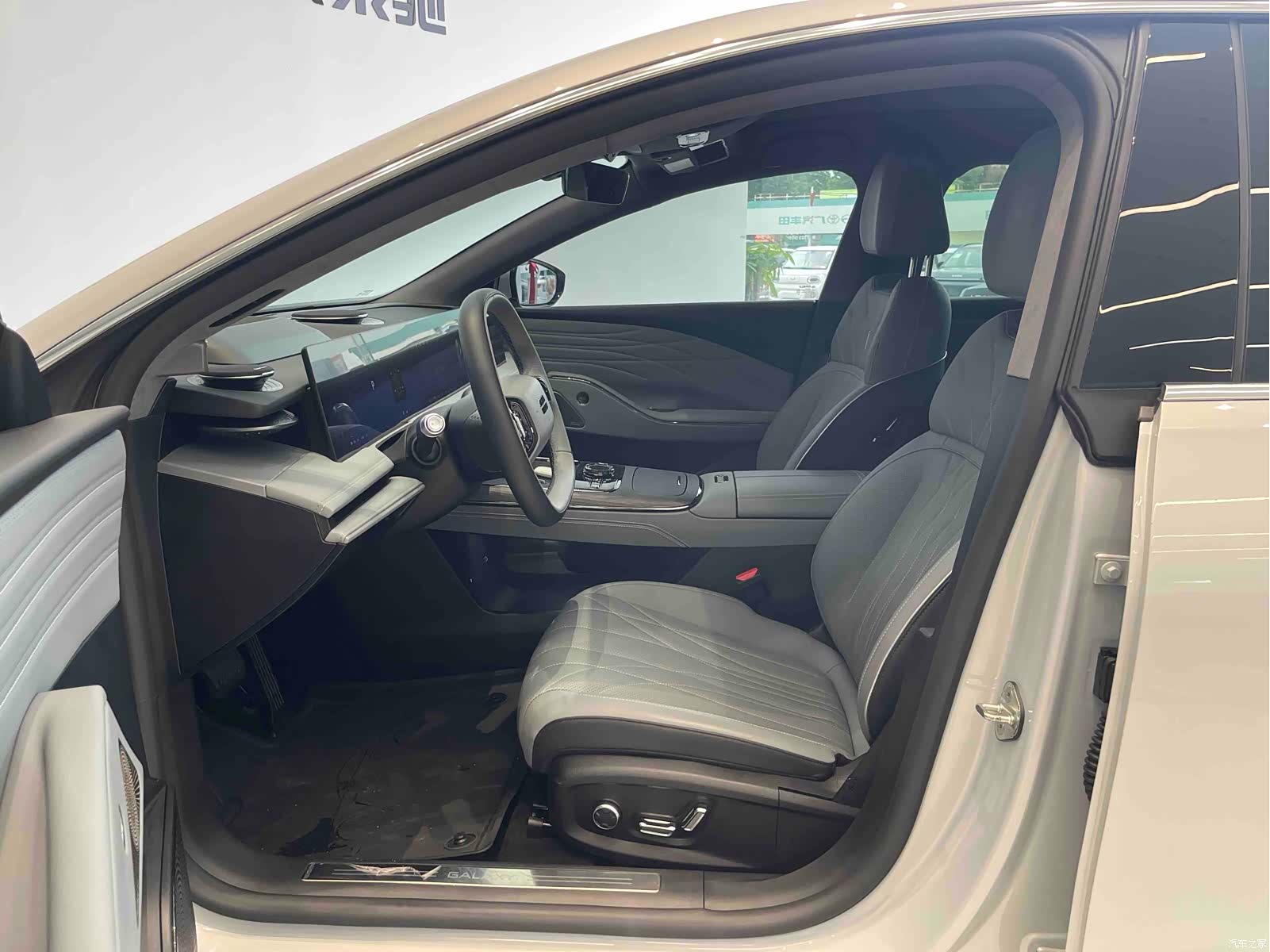 Geely E8, 2025 7