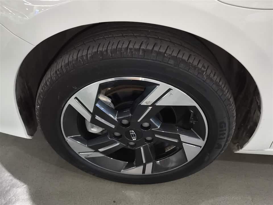 Geely Emgrand L HiP Geely Emgrand L HiP