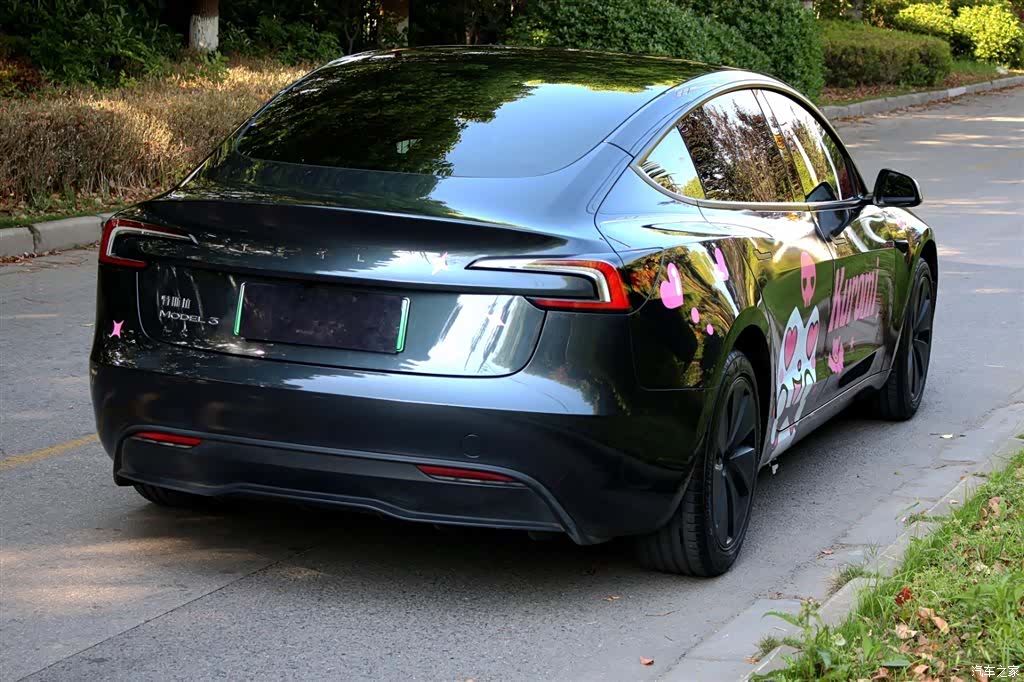 Tesla Model 3, 2025 7