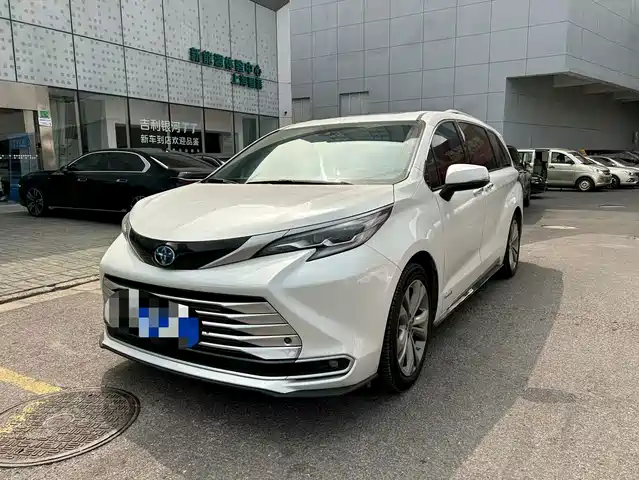 Toyota SIENNA 2023 — купить из Китая под заказ
