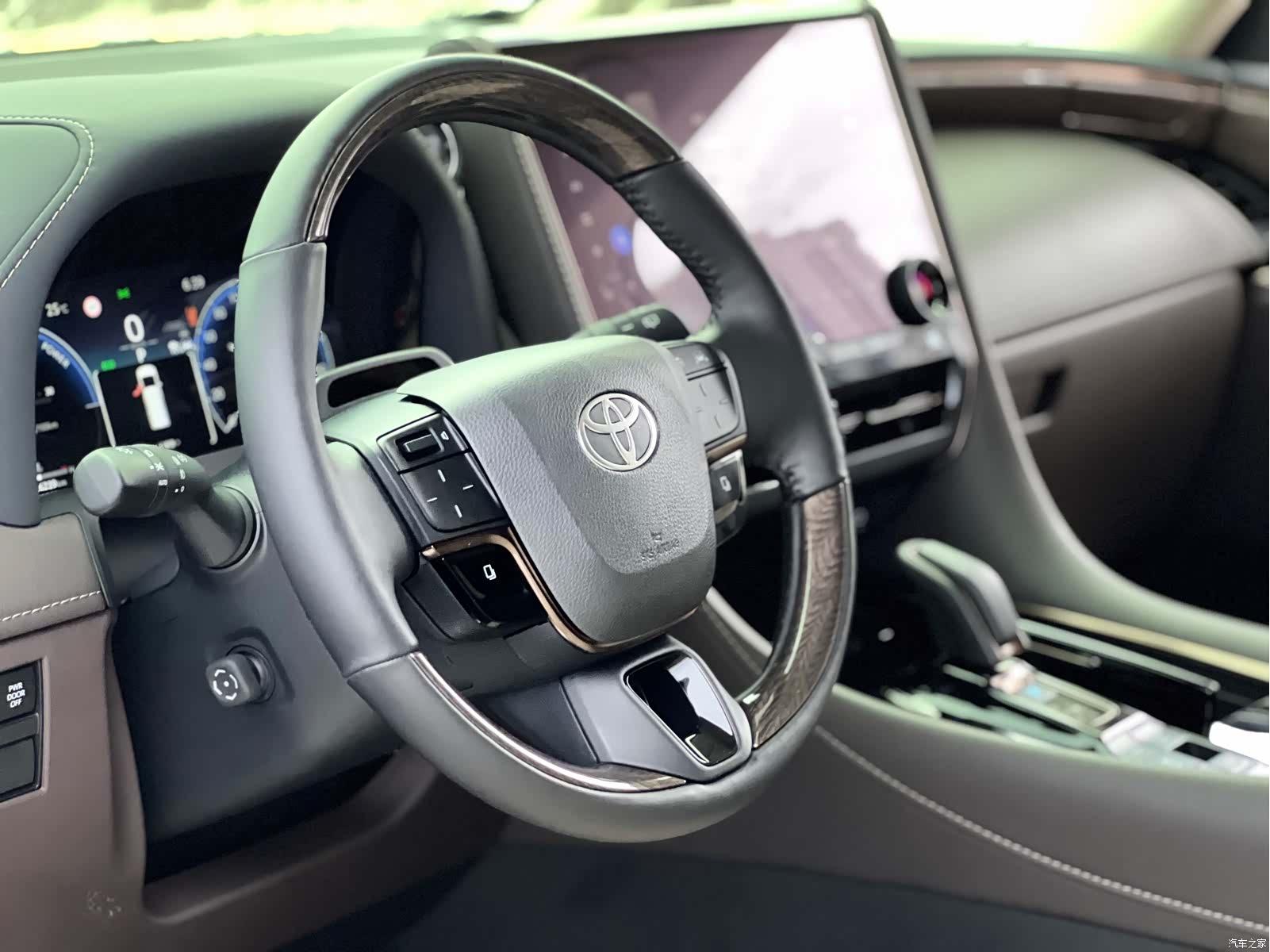 Toyota Alphard, 2024 15