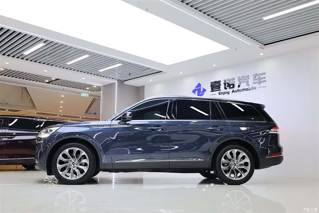 Lincoln Aviator, 2022 3