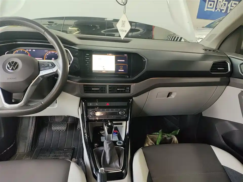 Volkswagen Exploring the shadow