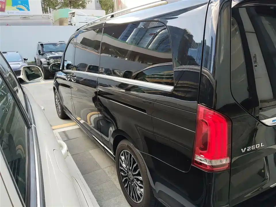 Mercedes-Benz V-class