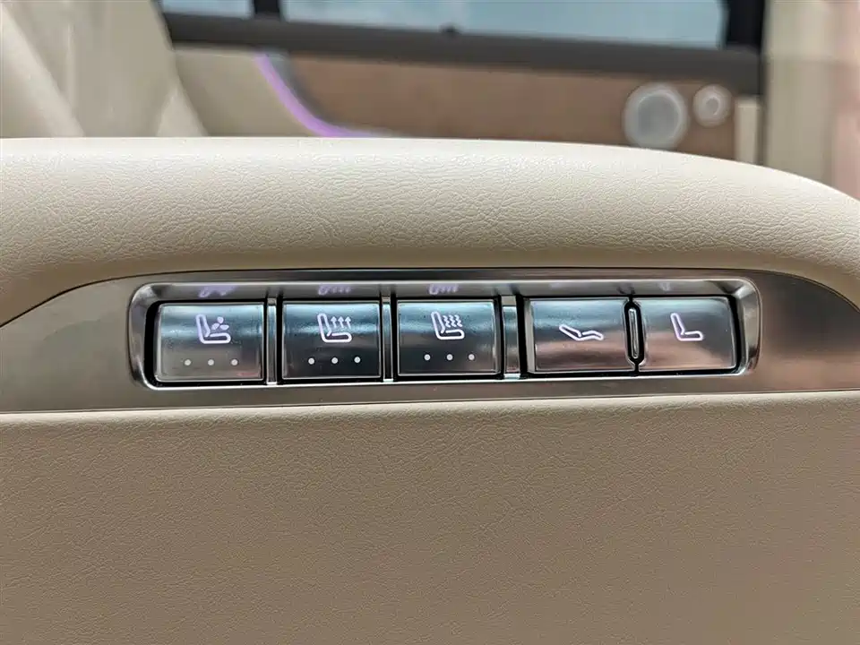 AITO Ask the world M9