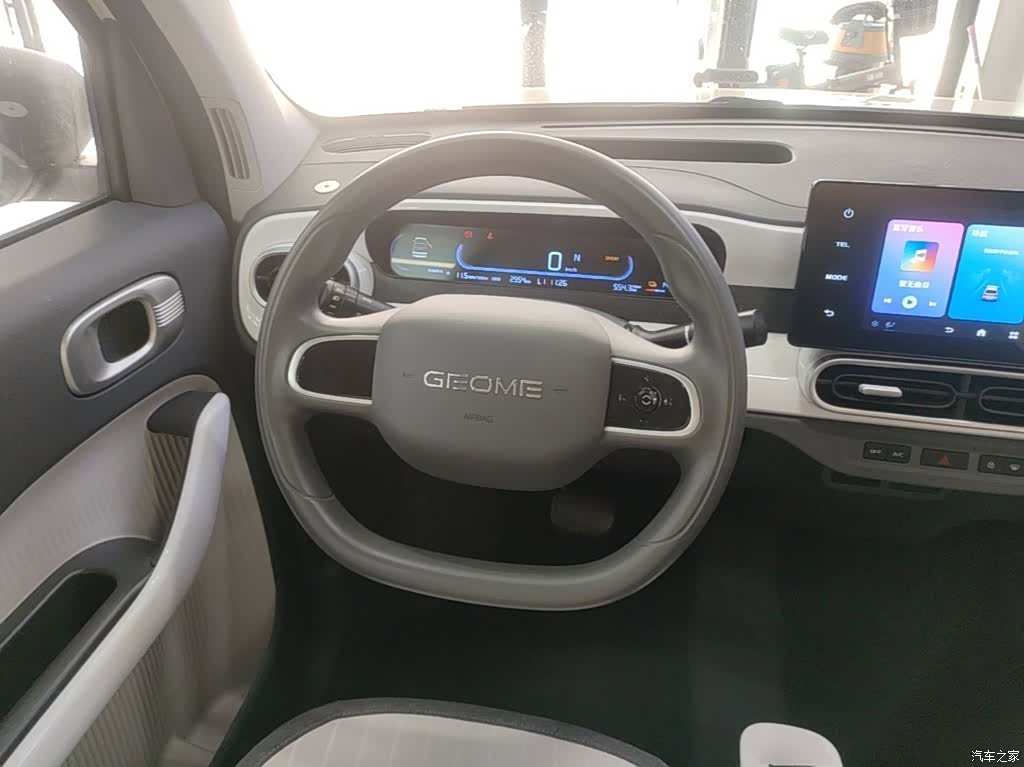 Geely Panda, 2025 11
