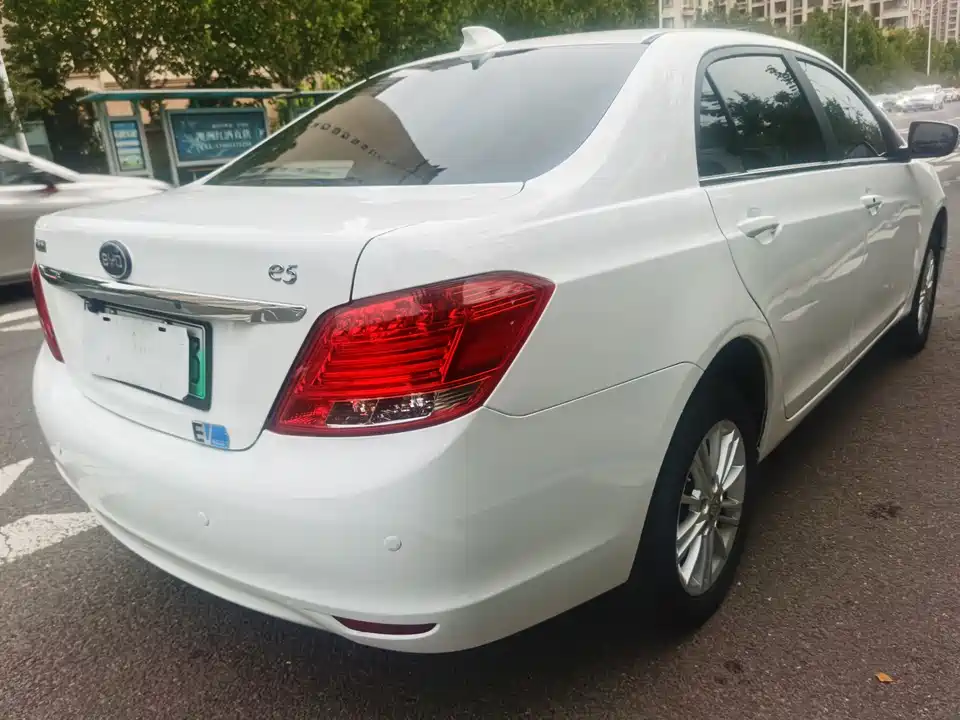 BYD e5