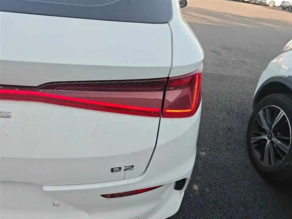 BYD e2