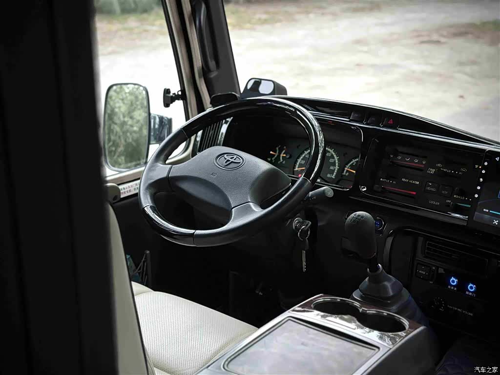 Toyota Coaster, 2023 6