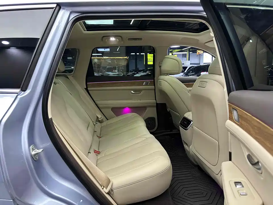 AITO Ask the world M7