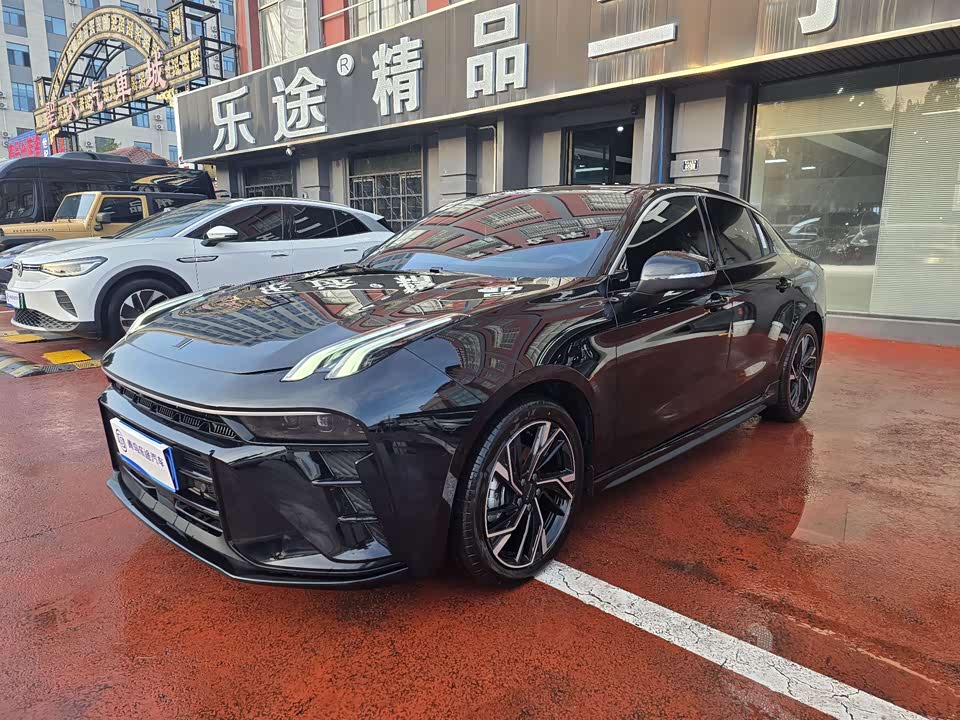 Lynk & Co 03 Lynk & Co 03