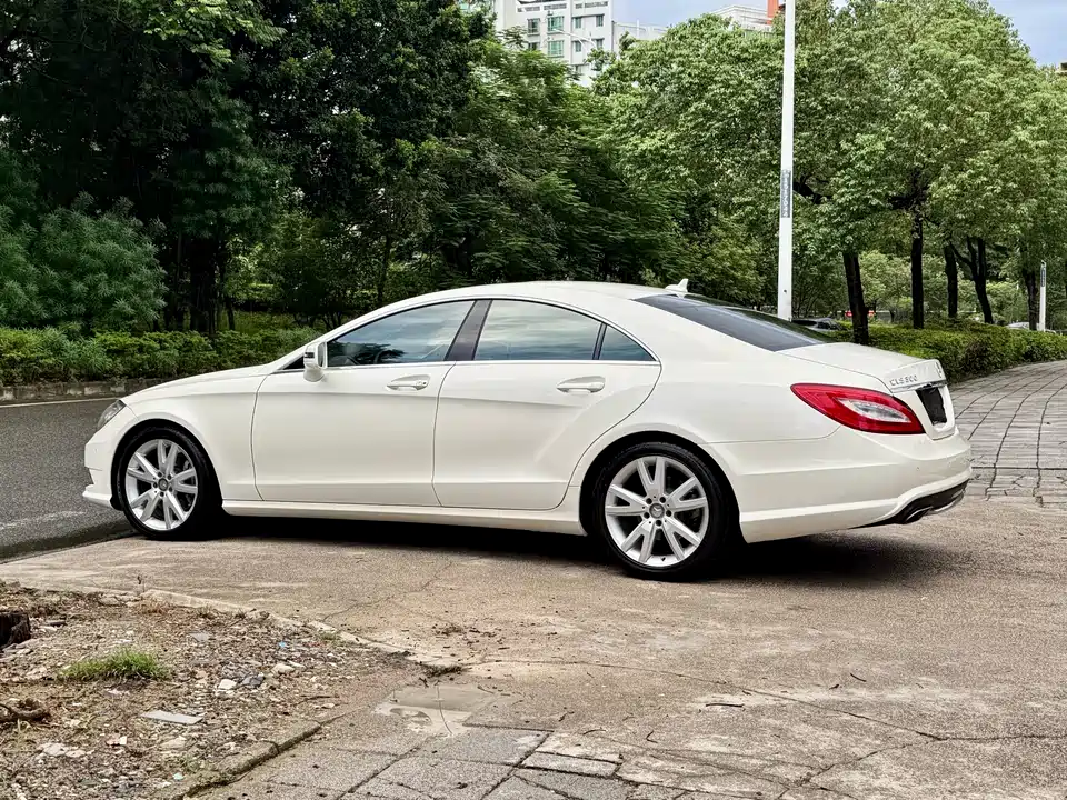 Mercedes-Benz CLS Mercedes-Benz CLS