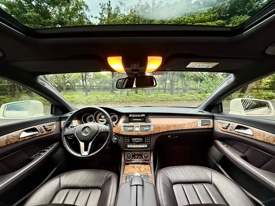 Mercedes-Benz CLS Mercedes-Benz CLS
