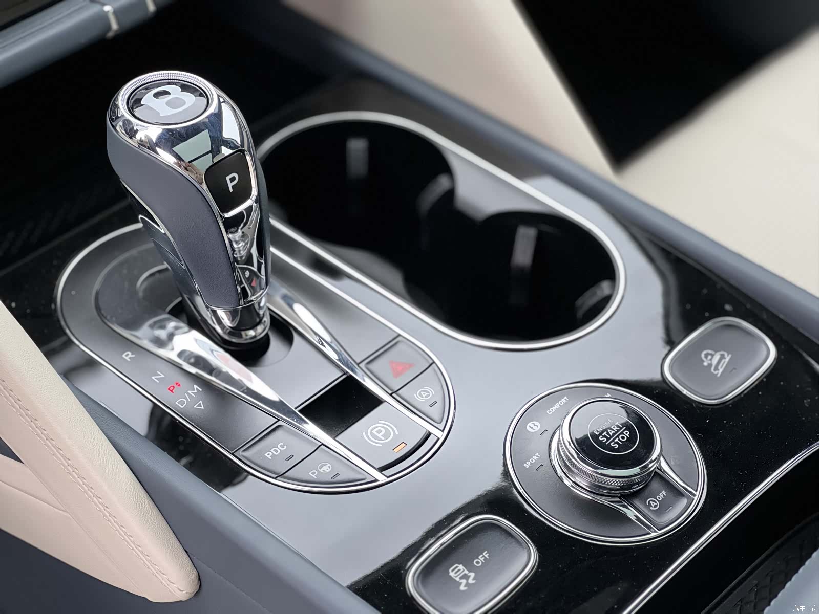 Bentley Bentayga, 2022 16