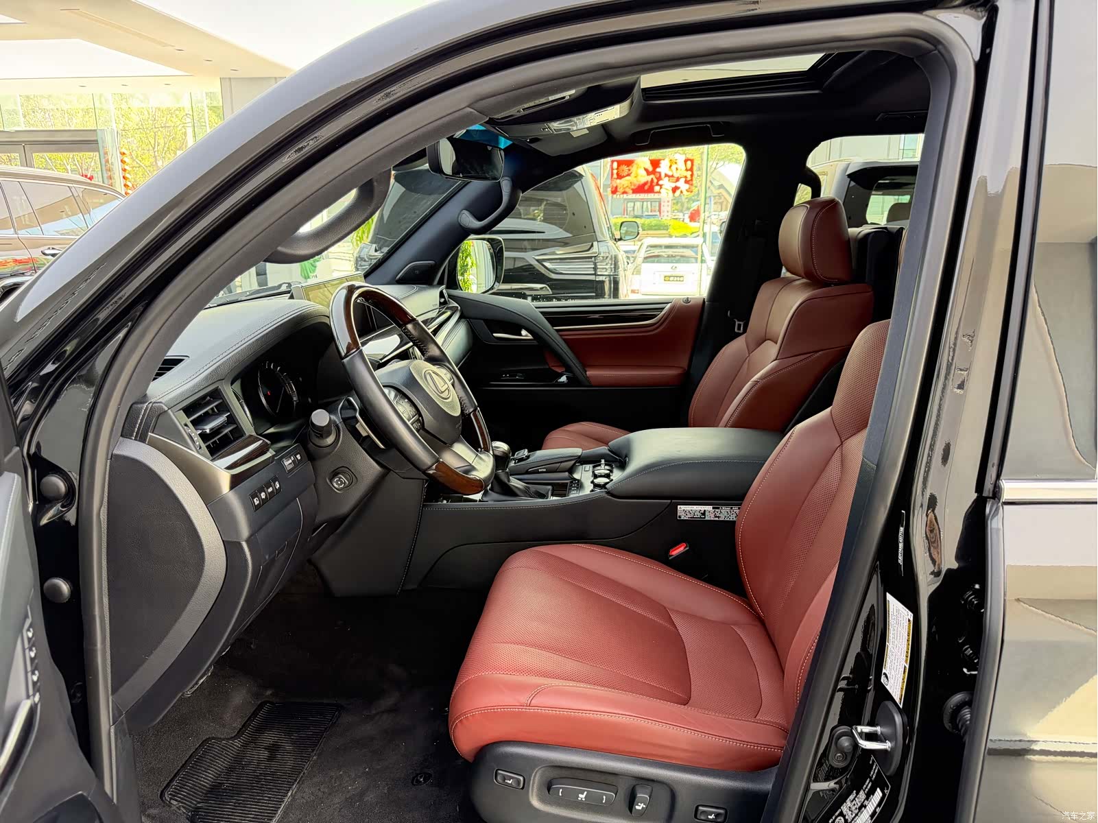 Lexus LX, 2020 4