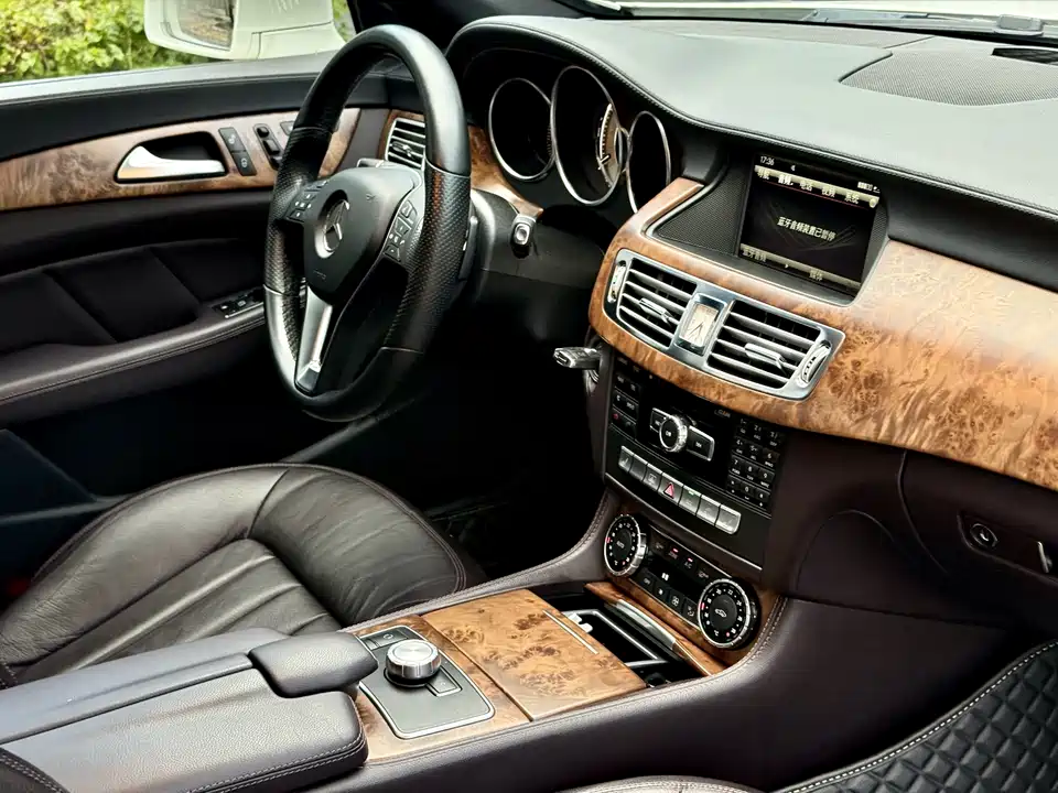 Mercedes-Benz CLS Mercedes-Benz CLS