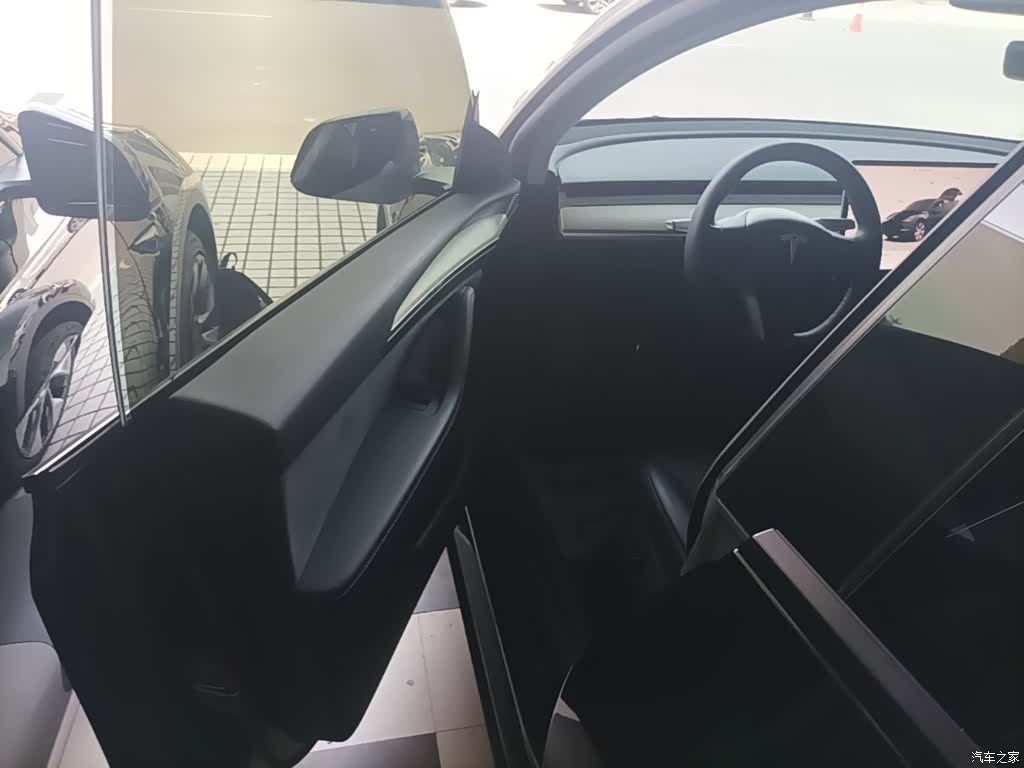 Tesla Model Y, 2022 16