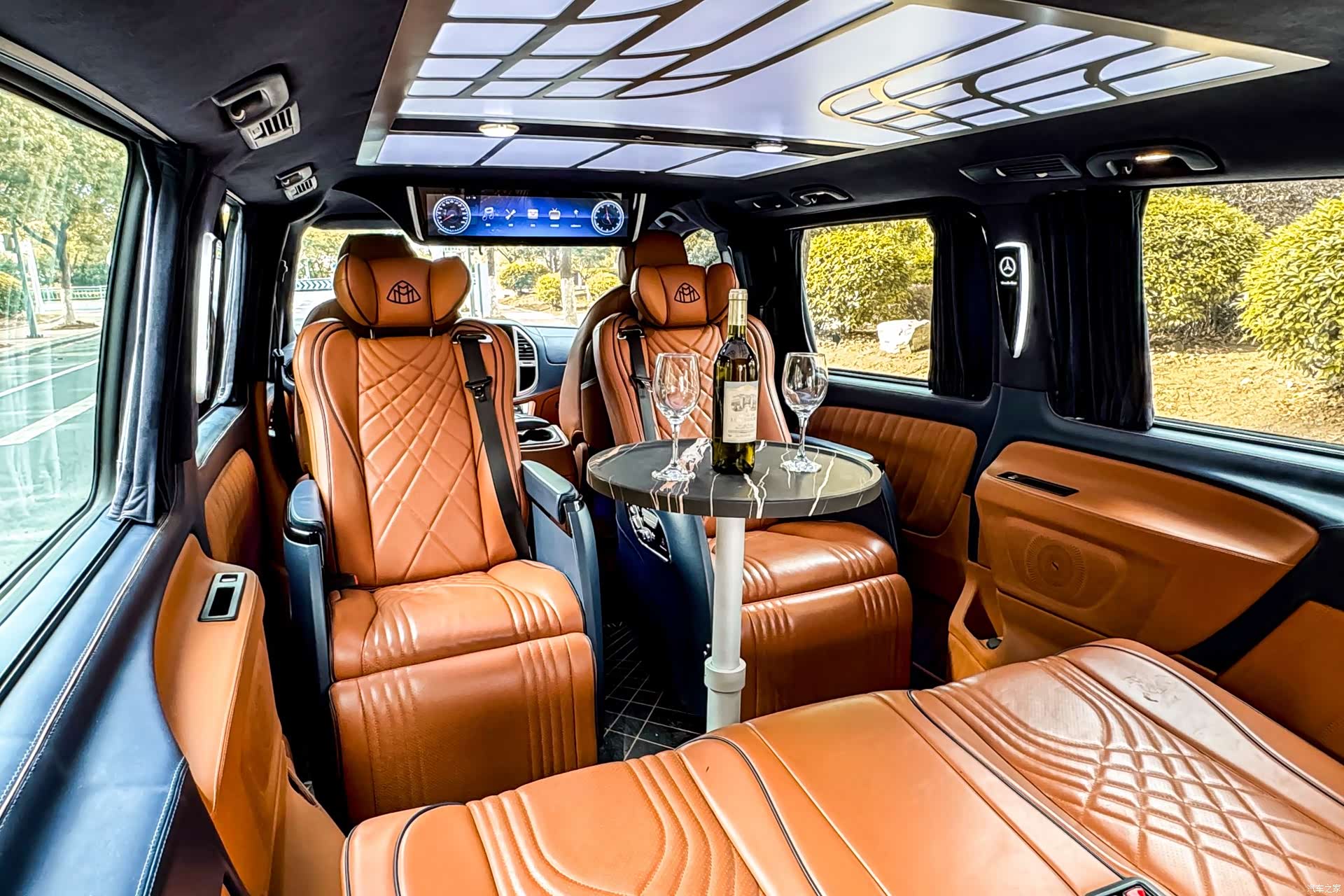 Mercedes-Benz 7, 2022 19